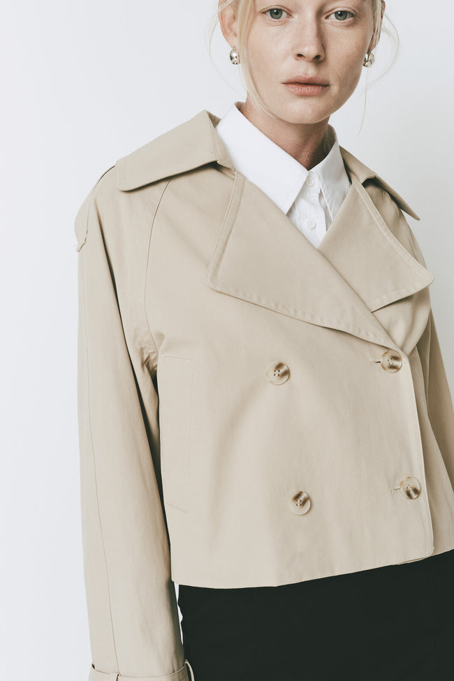 Honoré Cropped Trench Coat in beige, cropped fit, double-breasted with a wide collar