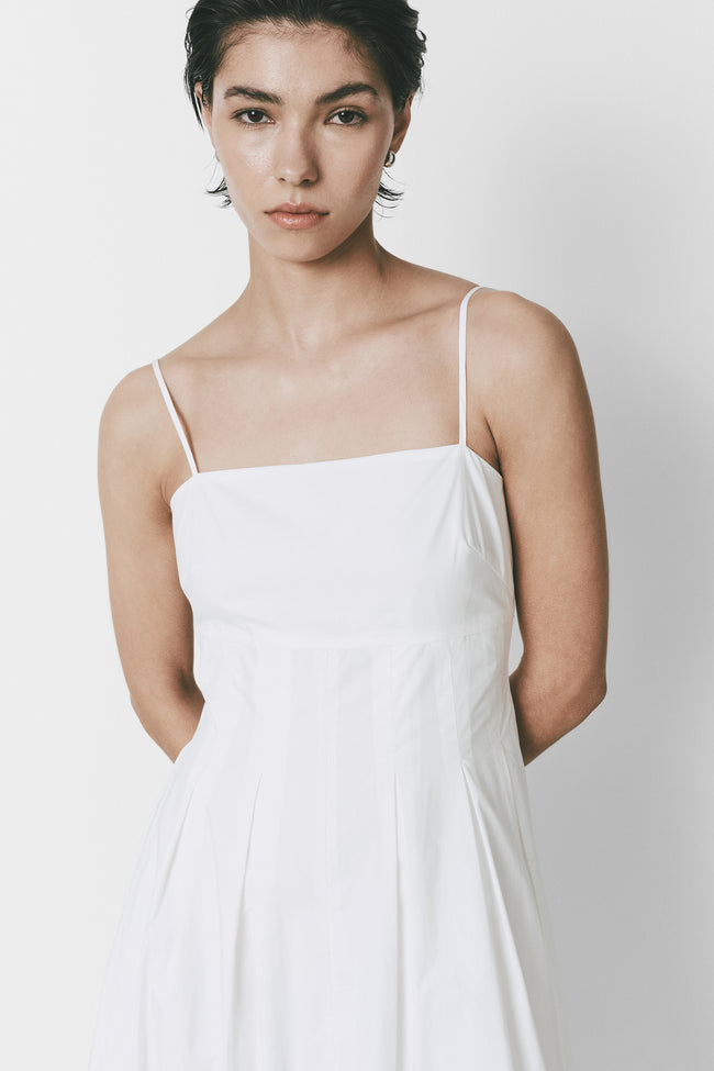 White Virginie dress with square neckline and adjustable straps, minimalist and chic, Ruesophie