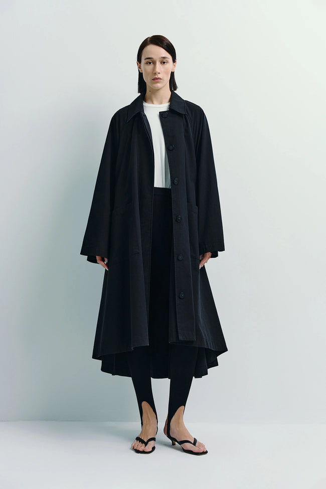 Nesson Voluminous Coat in black, lyocell and cotton blend, voluminous silhouette, black leggings and sandals