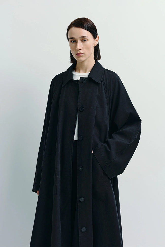 Nesson Voluminous Coat in black, lyocell and cotton blend, featuring a voluminous silhouette for effortless movement