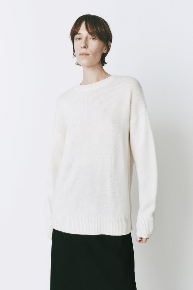 Boulogne cashmere blend sweater in white, loose fit, perfect for layering