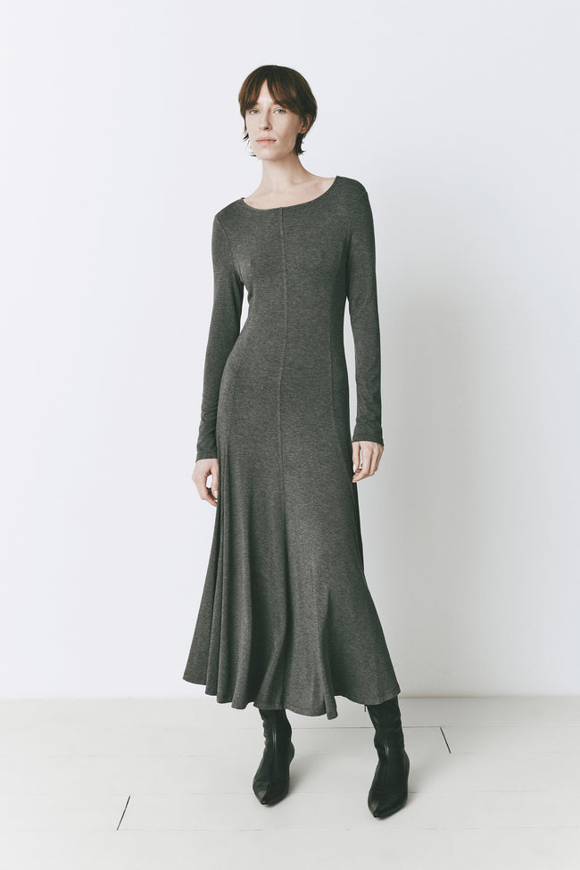 Grey jersey Cler dress with long sleeves and a flared skirt, perfect for casual or relaxed evenings.