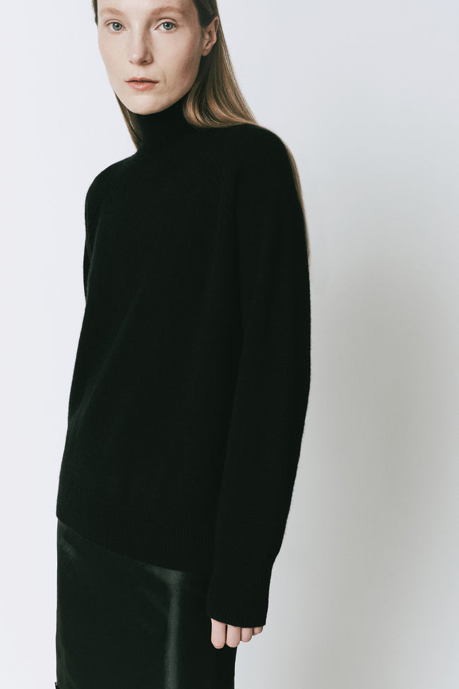Courneuve Mockneck Sweater in black, wool & cashmere blend