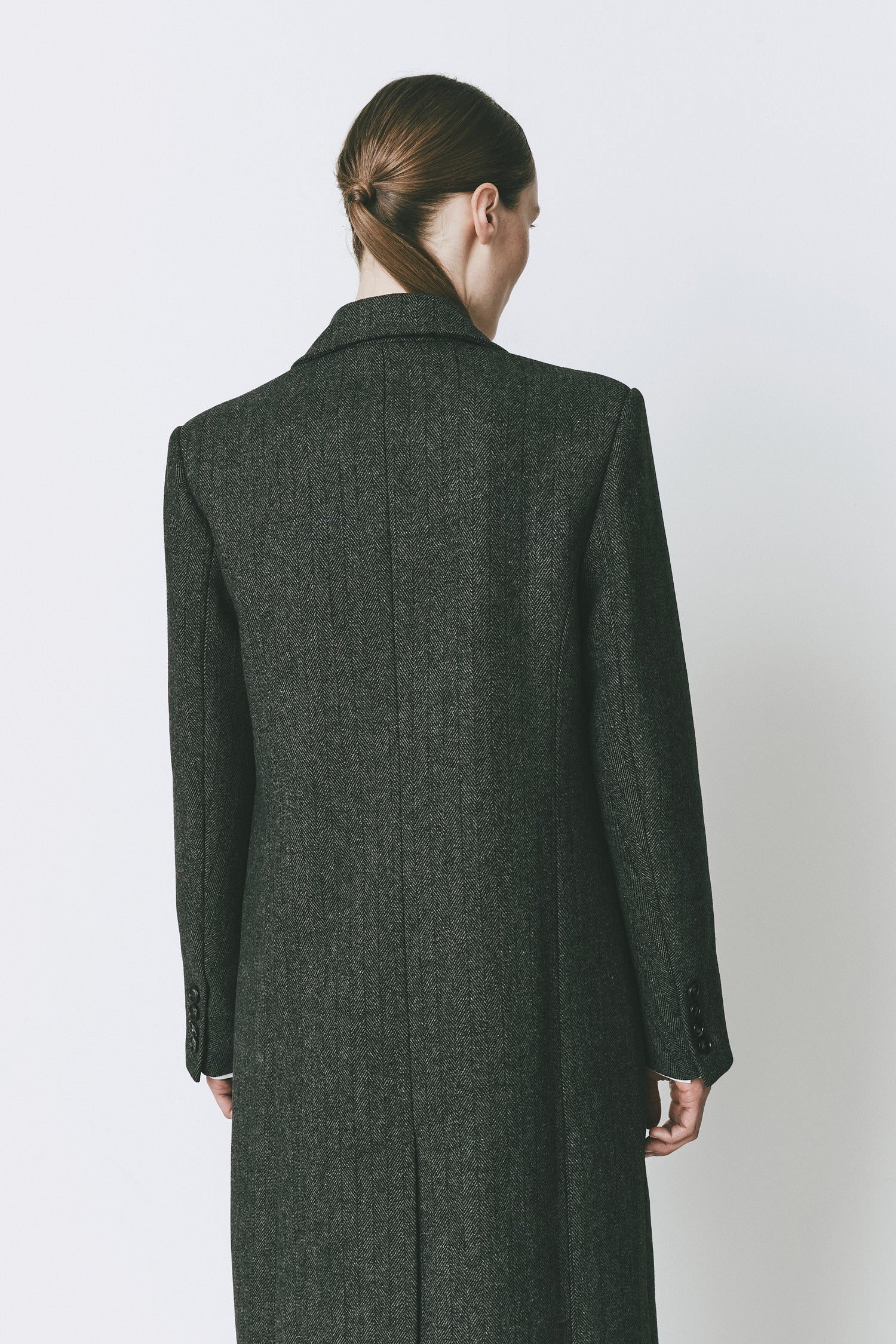 Léonard Herringbone Coat in dark grey wool, double-breasted fit, oversized lapel, fall fashion