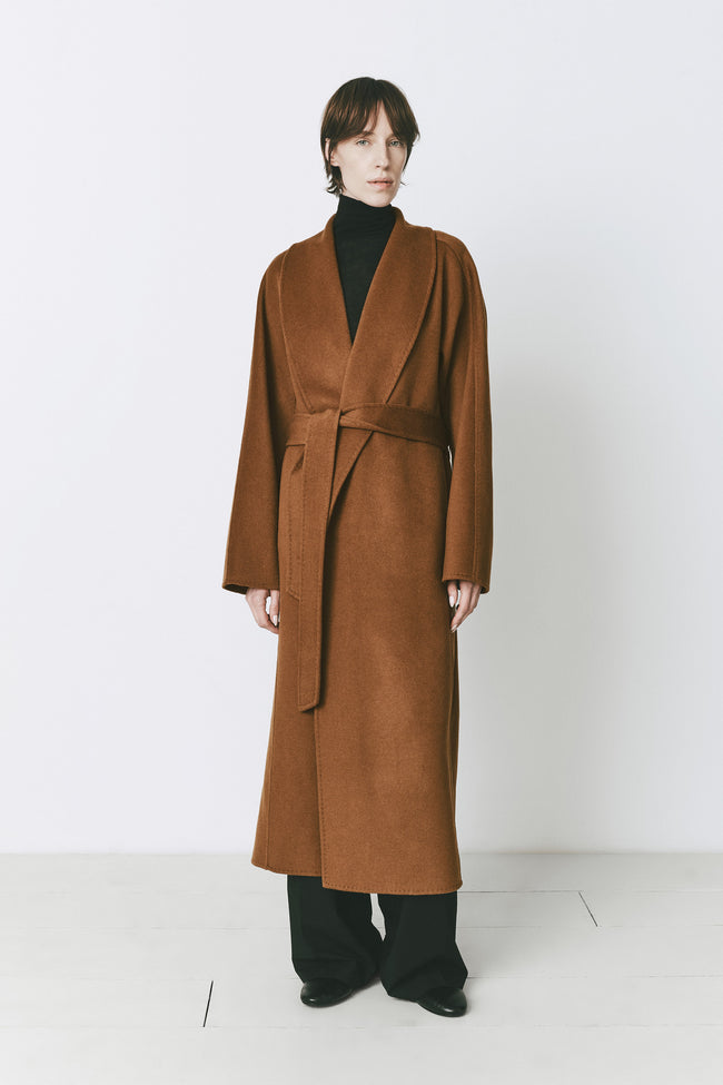 Woman wearing Manteaux Robe Coat. Tobacco wool-cashmere blend, oversized fit, with a matching belt. Ideal layering piece.