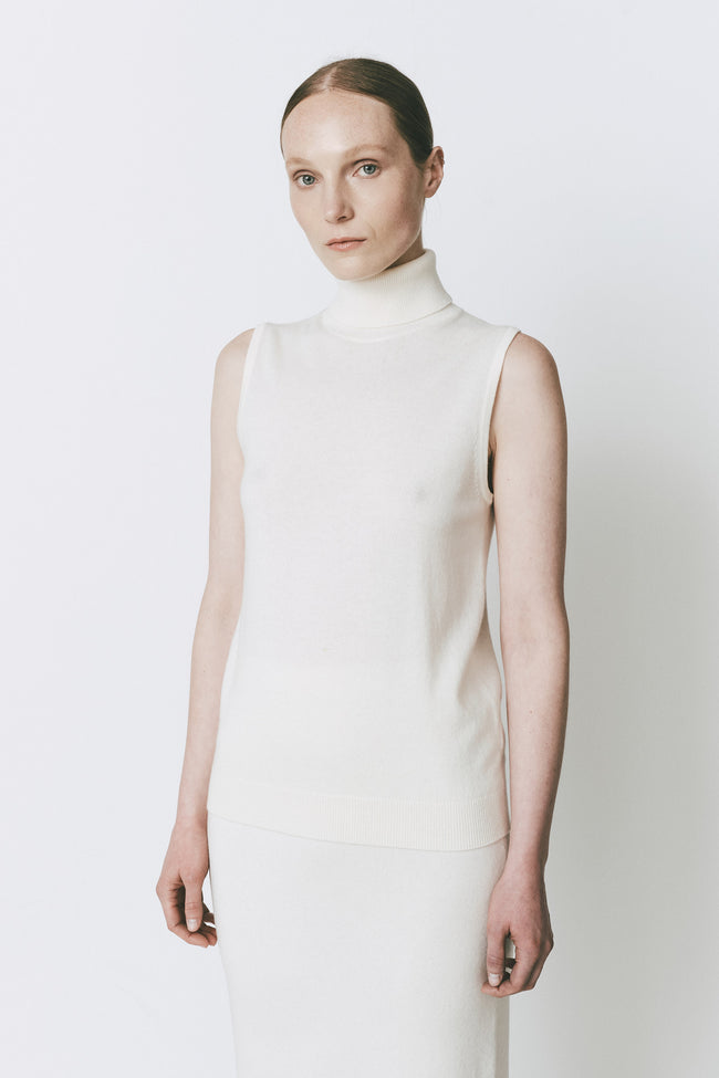 Versailles S/L Turtleneck Sweater Knit Top in Glacier. Wool-cashmere blend, elegant slim fit for fall layering.