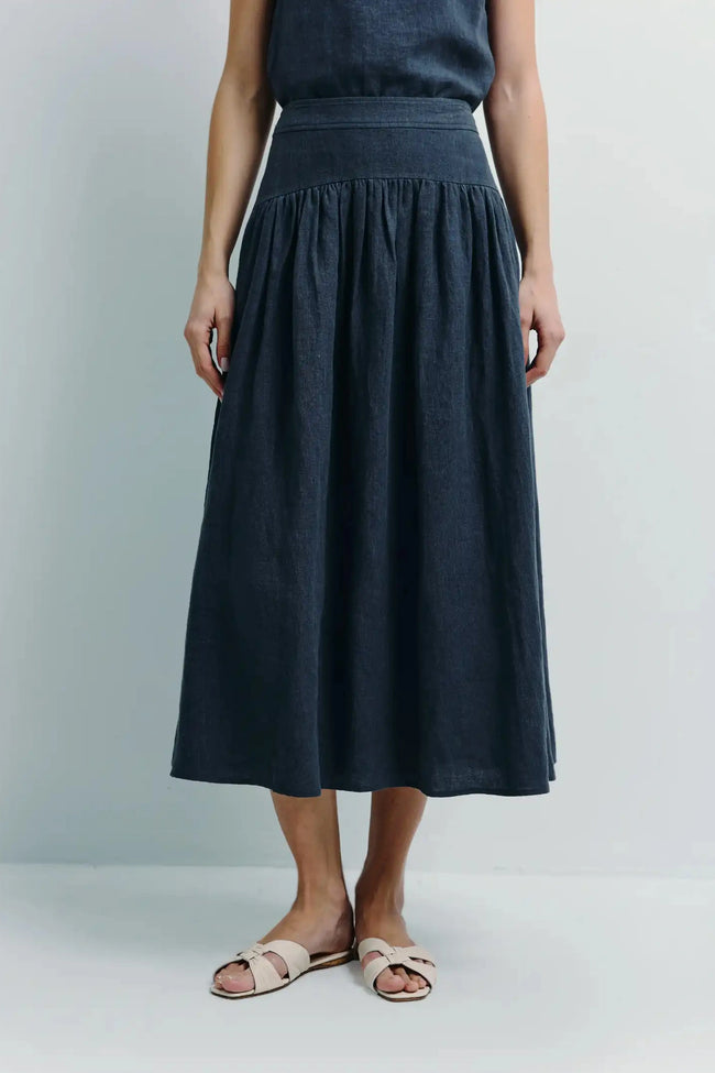 Dark grey Glace Linen Midi Skirt on model, tiered A-line shape, pure linen, fluid movement, soft volume.