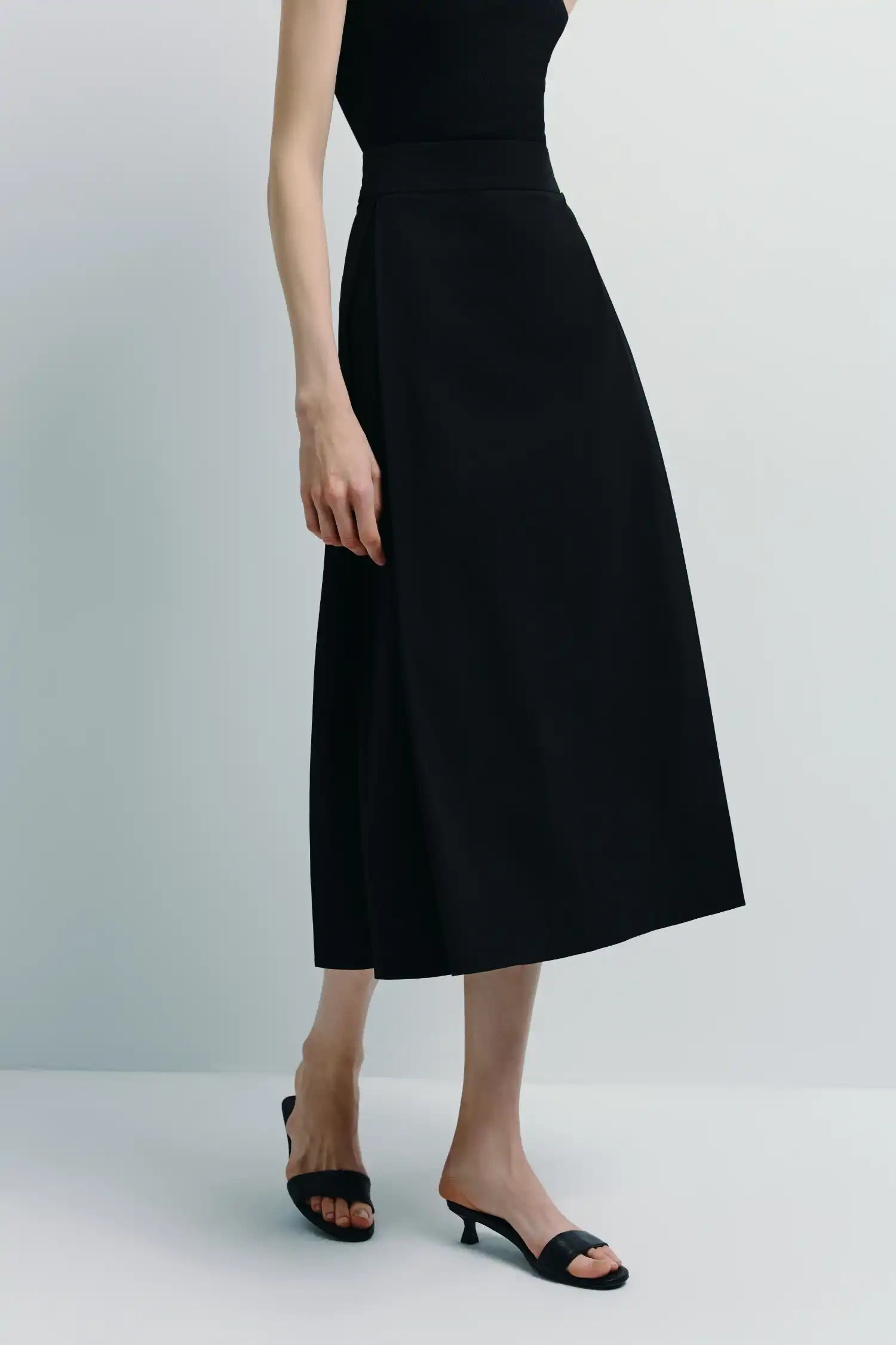 Black Orléans Pocket Pleat Skirt in poplin, A-line silhouette, perfect for women's fashion.