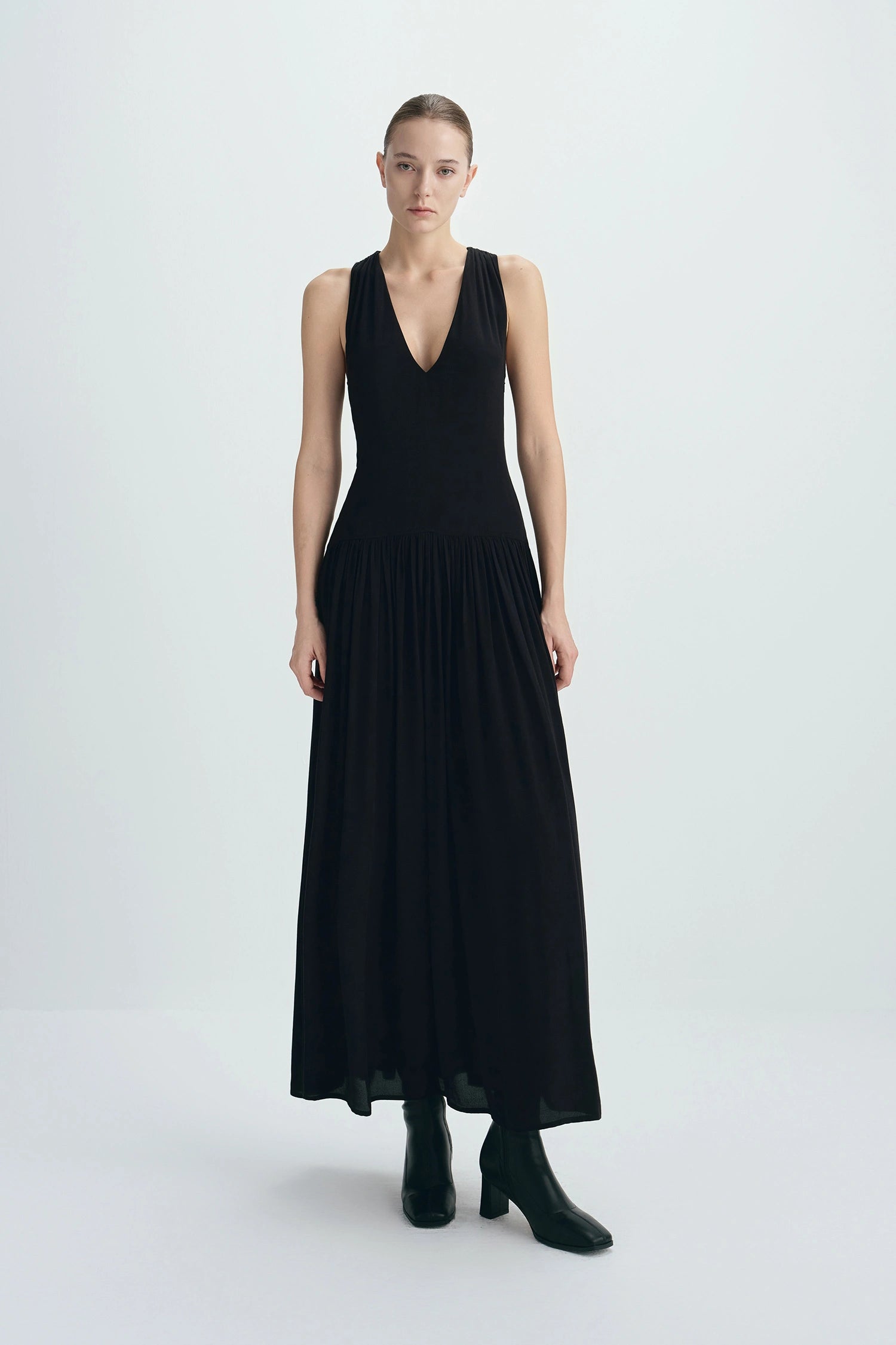 deep v neck maxi dress black Gisele Deep V-Neck Maxi Dress in Black