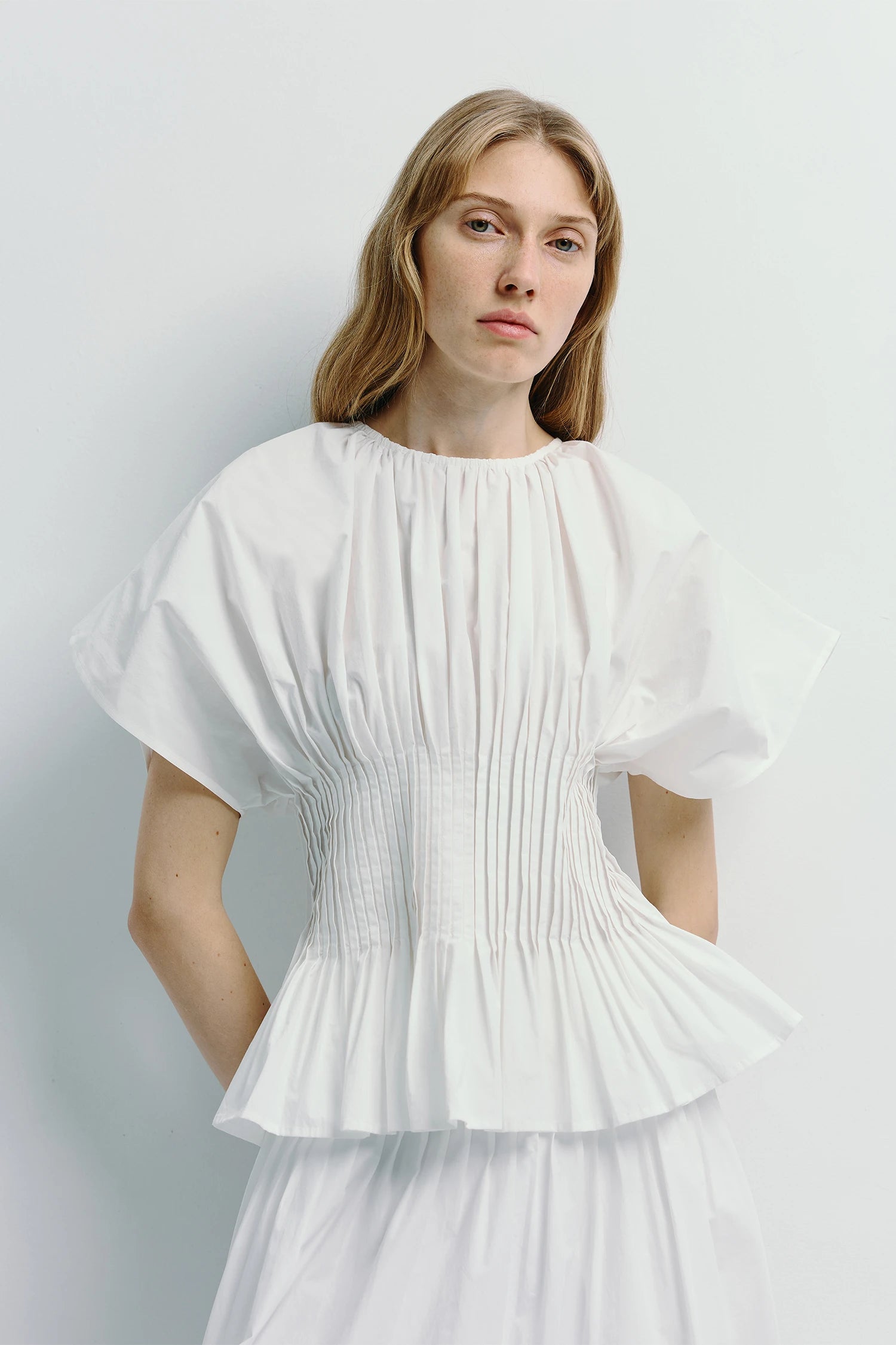 Piquenique Pintuck Shirt, white cotton shirt with pintuck details and tailored fit, elegant modern look.