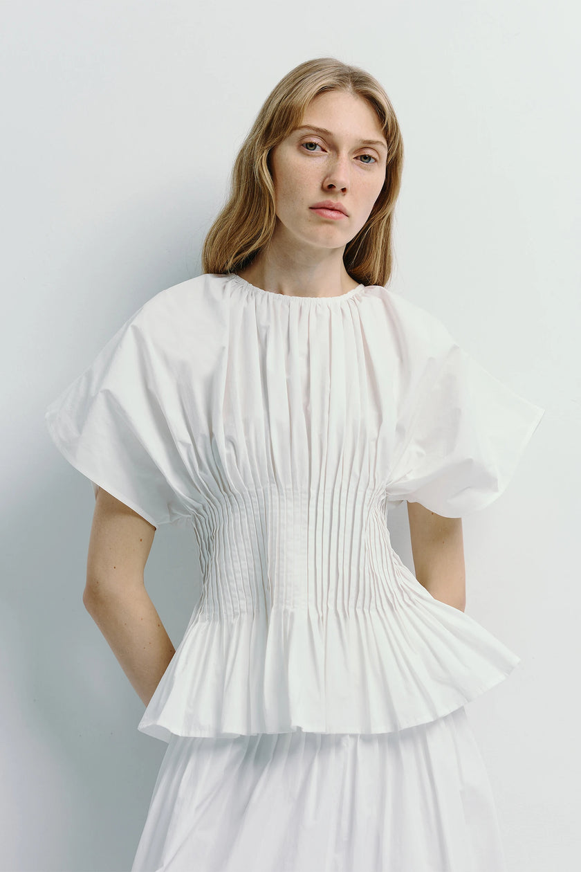 Piquenique Pintuck Shirt, white cotton shirt with pintuck details and tailored fit, elegant modern look.