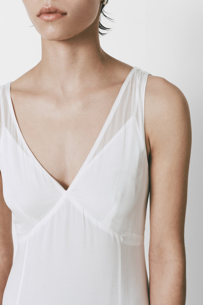 White Narbonne dress with V-neck and lightweight, soft fabric