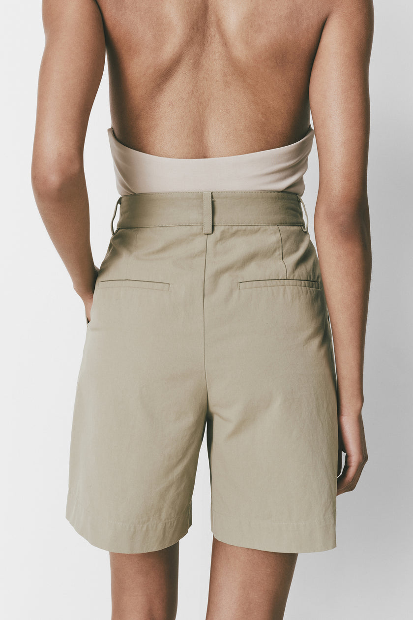 Alain shorts in khaki. Pleat front, belt loops, and side pockets. Mid-thigh length shorts.