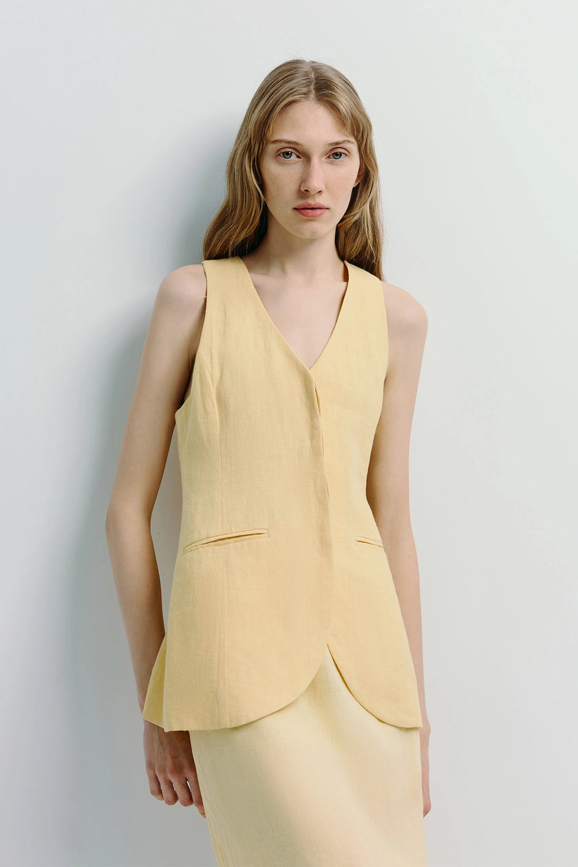 Adan Linen Vest in light yellow, tailored fit for warm weather, 100% linen.