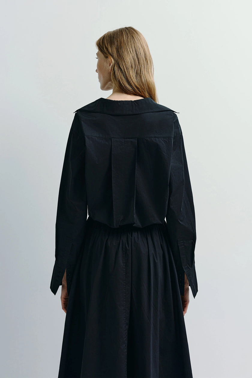 Black Andra Poplin Shirt, relaxed fit, made of 100% cotton, perfect for layering.