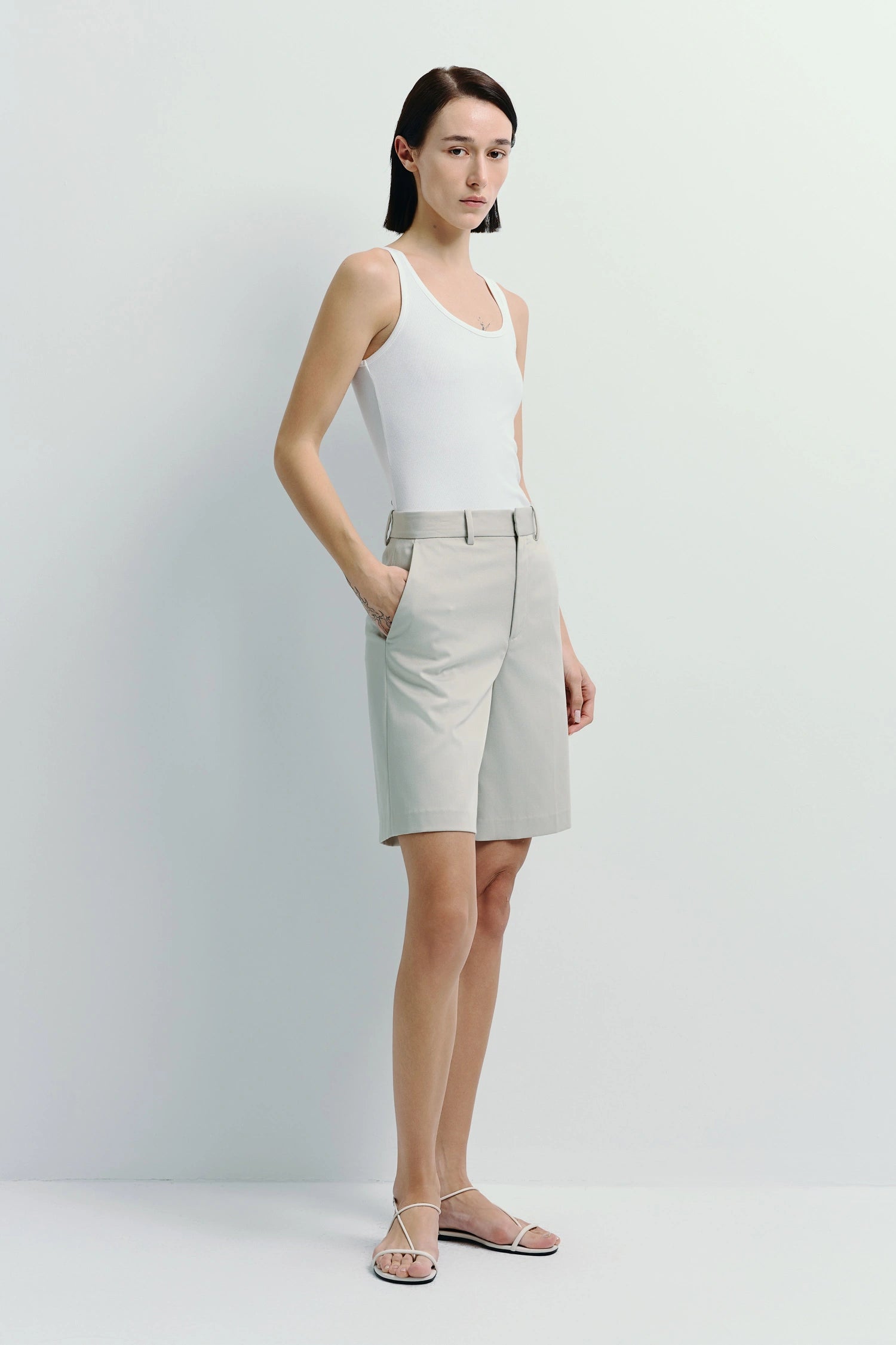 Lela Bermuda Shorts Taupe