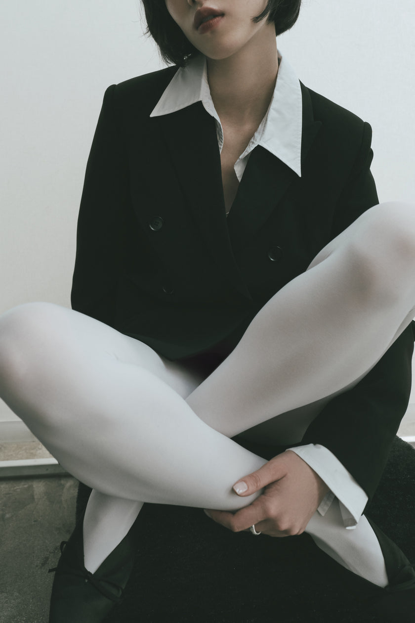 Rue Sophie Marché Blazer, black double-breasted blazer with white shirt and tights, minimalist fashion, oversized fit