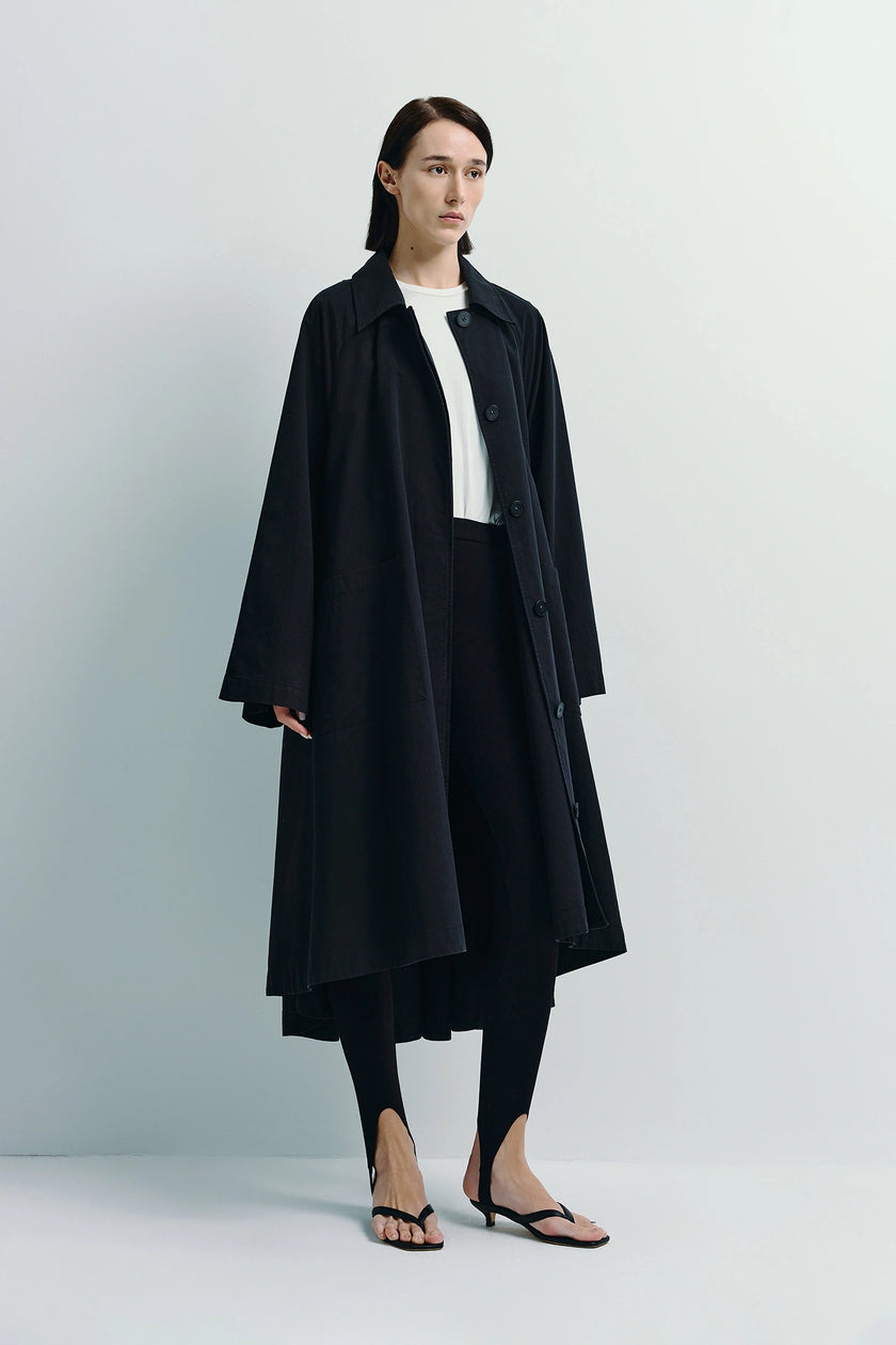 Nesson Voluminous Coat in black, lyocell and cotton blend, featuring voluminous silhouette