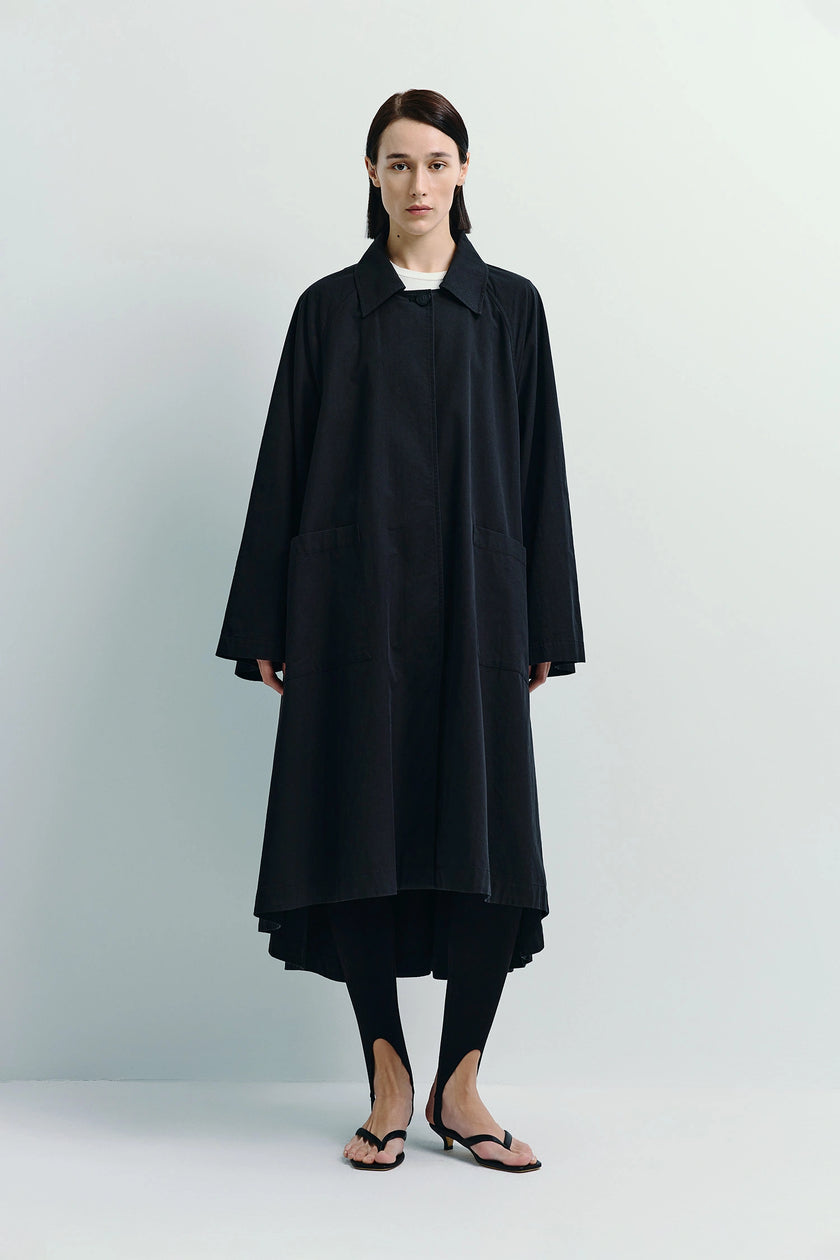 Nesson Voluminous Coat in black, featuring lyocell and cotton blend, voluminous silhouette, perfect for effortless movement.