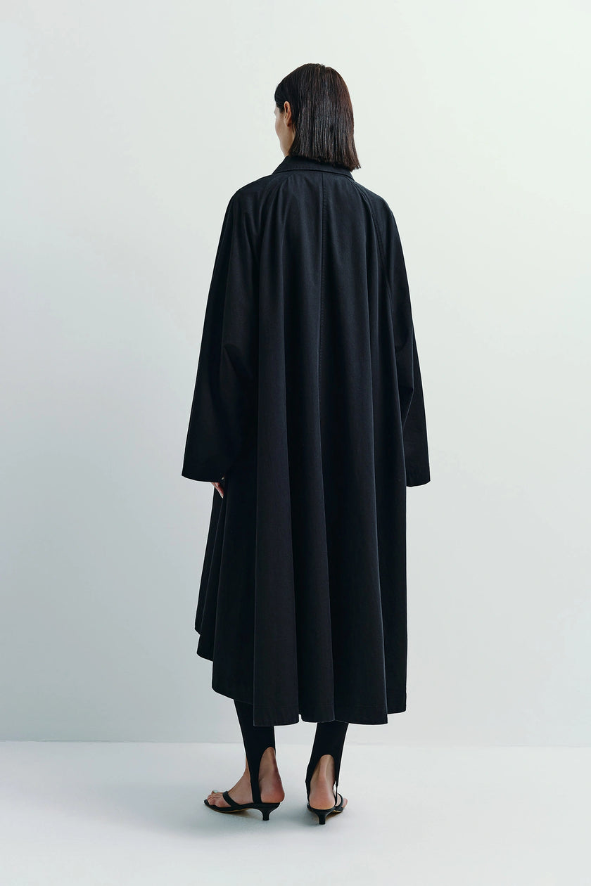 Nesson Voluminous Coat in black, featuring voluminous silhouette, lyocell and cotton blend.
