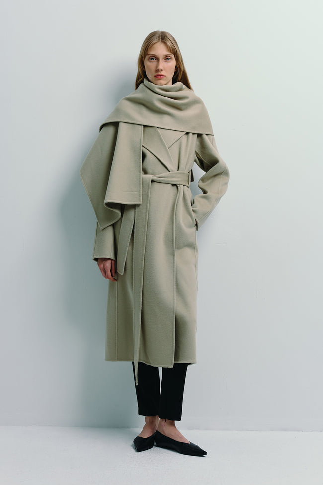 Grand Scarf Coat in Beige