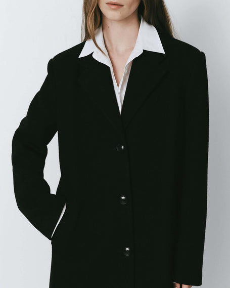 Black Agnés Wool Coat, oversized fit, white collar, timeless style, for modern woman