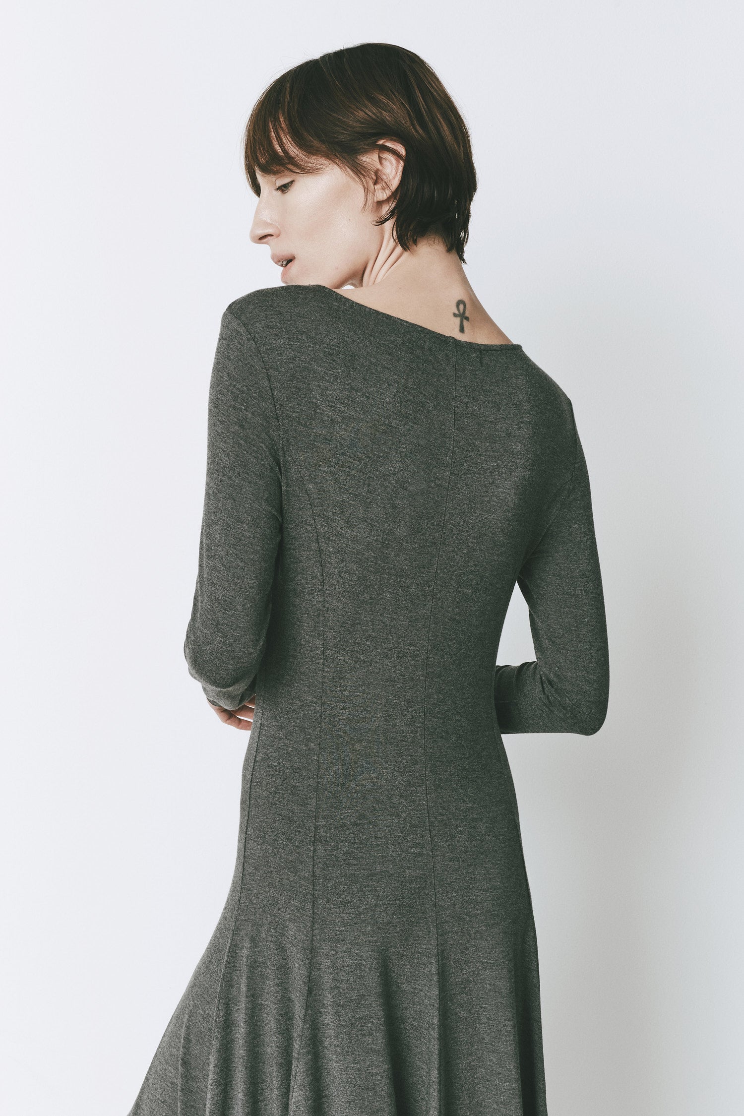 casual jersey midi dress Jersey midi dress with asymmetrical gathering at the front :: LICHI