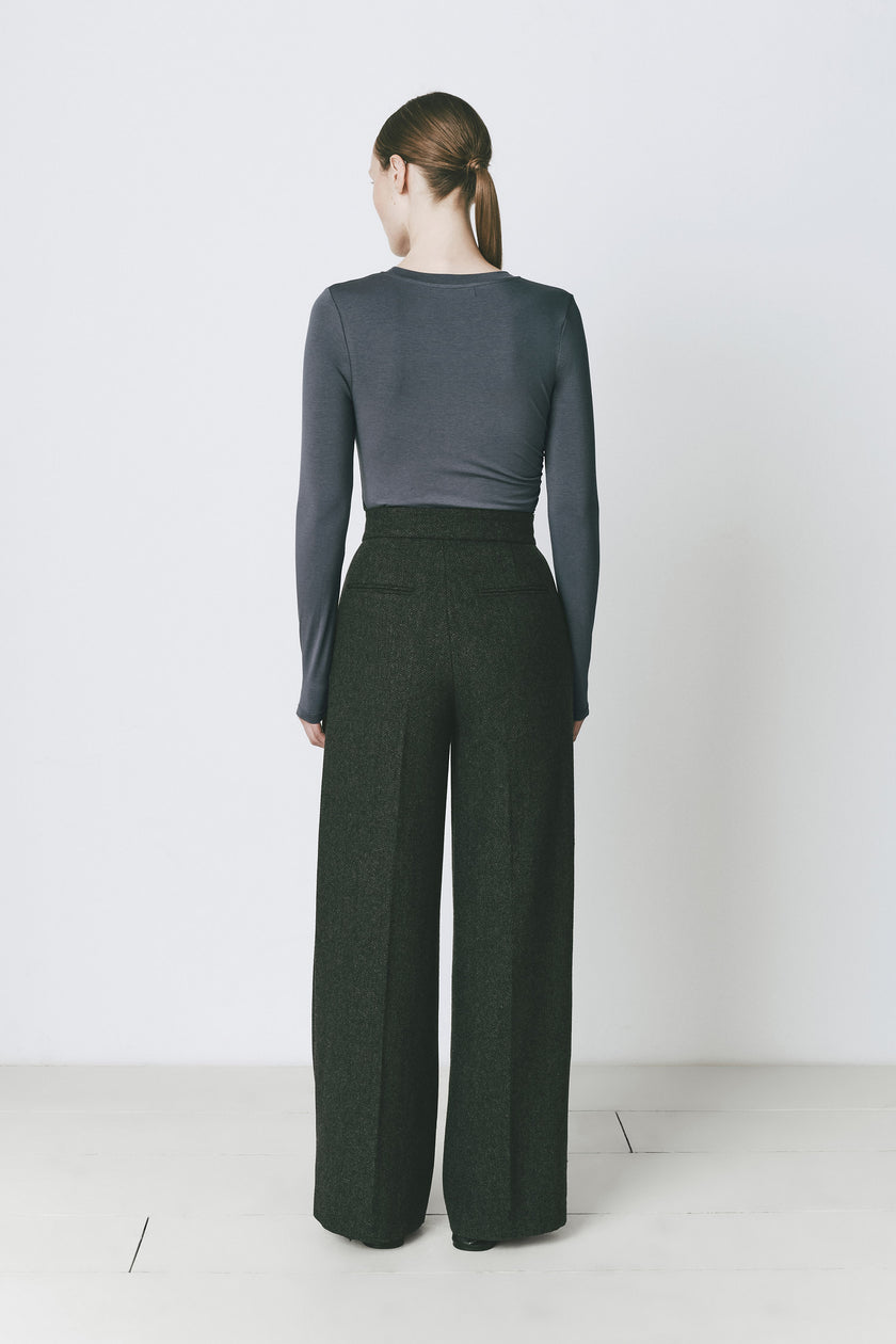 Ruesophie charcoal top and dark green herringbone trousers. Elegant slim-fit outfit.