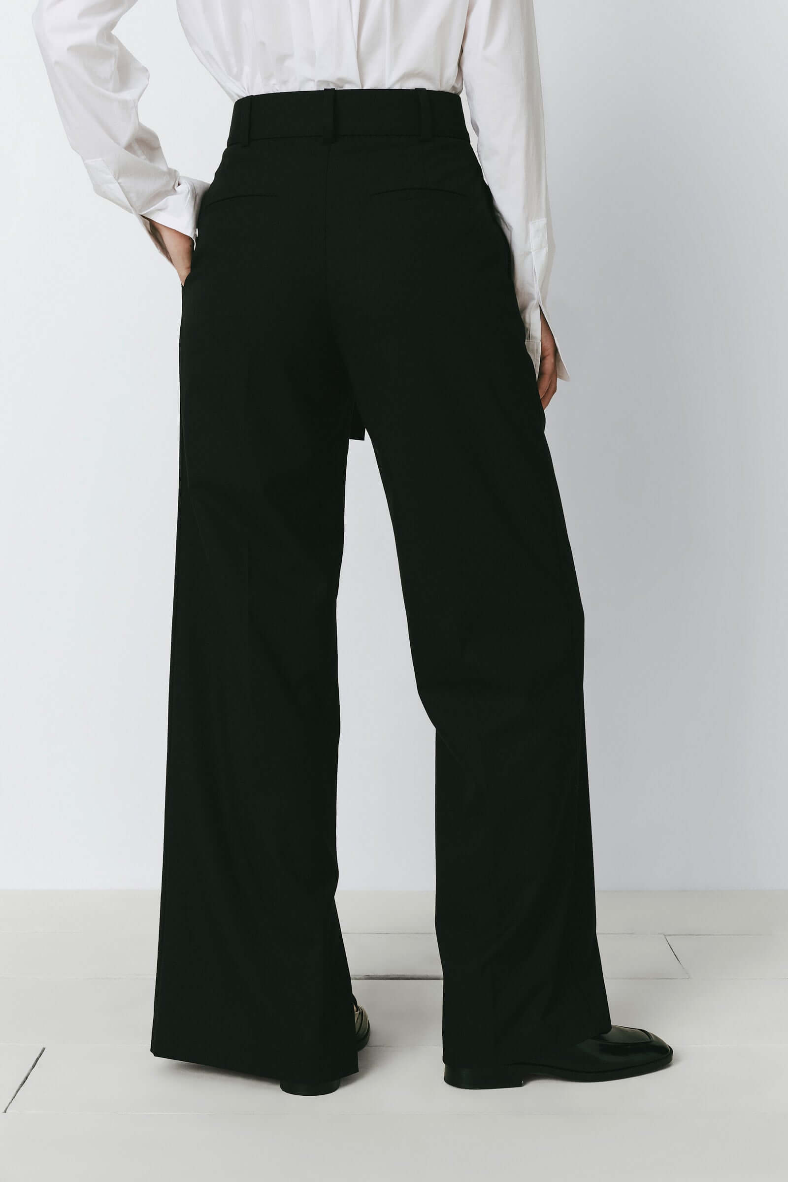 ElŽonore Pant in Black