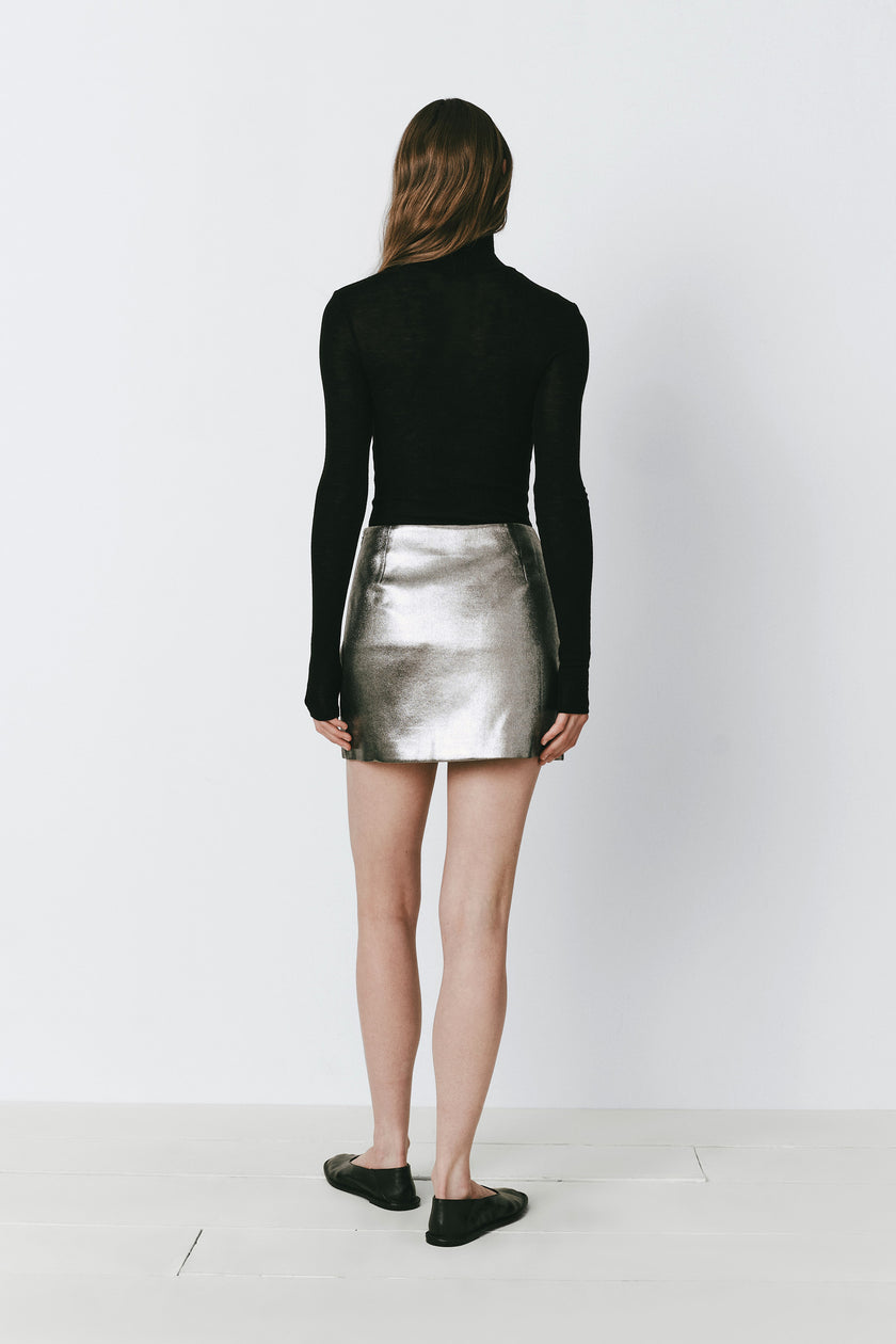 Silver metallic mini skirt crafted from 100% polyester. Perfect for nights out.