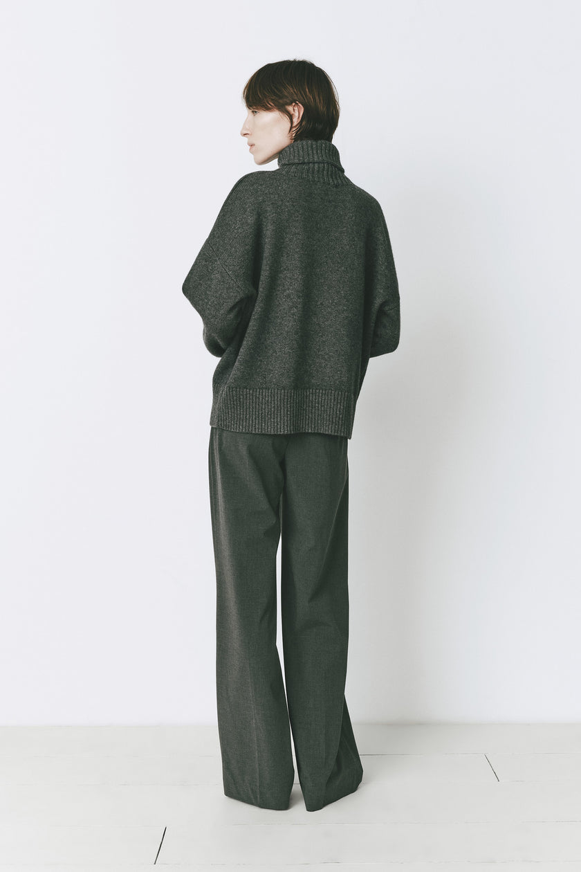 Ruesophie Marne Boxy Turtleneck Sweater in dark grey wool-cashmere blend. Oversized fit, perfect for refined warmth.