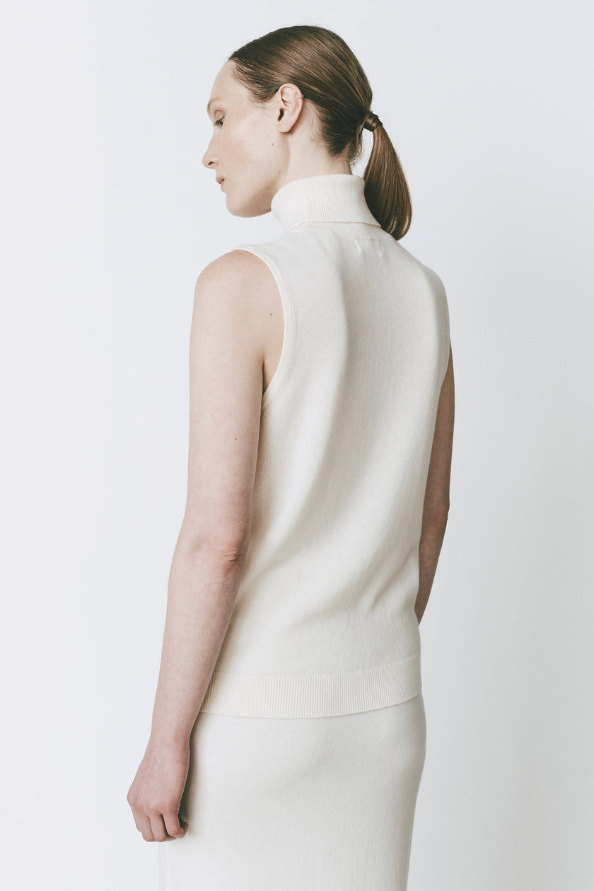 Versailles S/L Turtleneck Sweater Knit Top in Glacier. Wool-cashmere blend, elegant, slim fit.