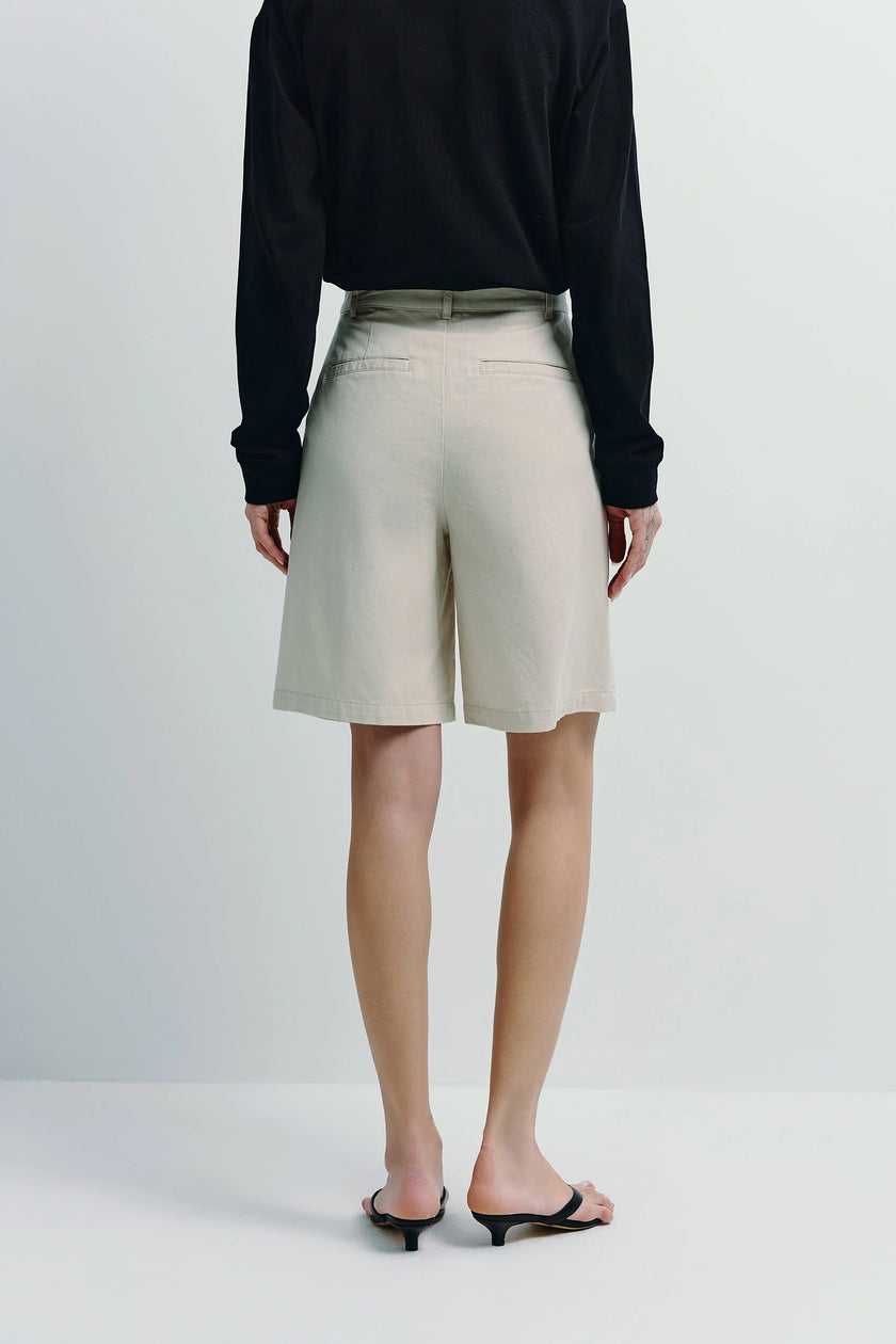 Beige Darrion Bermuda shorts for women, cotton-lyocell blend, tailored fit, Ruesophie.
