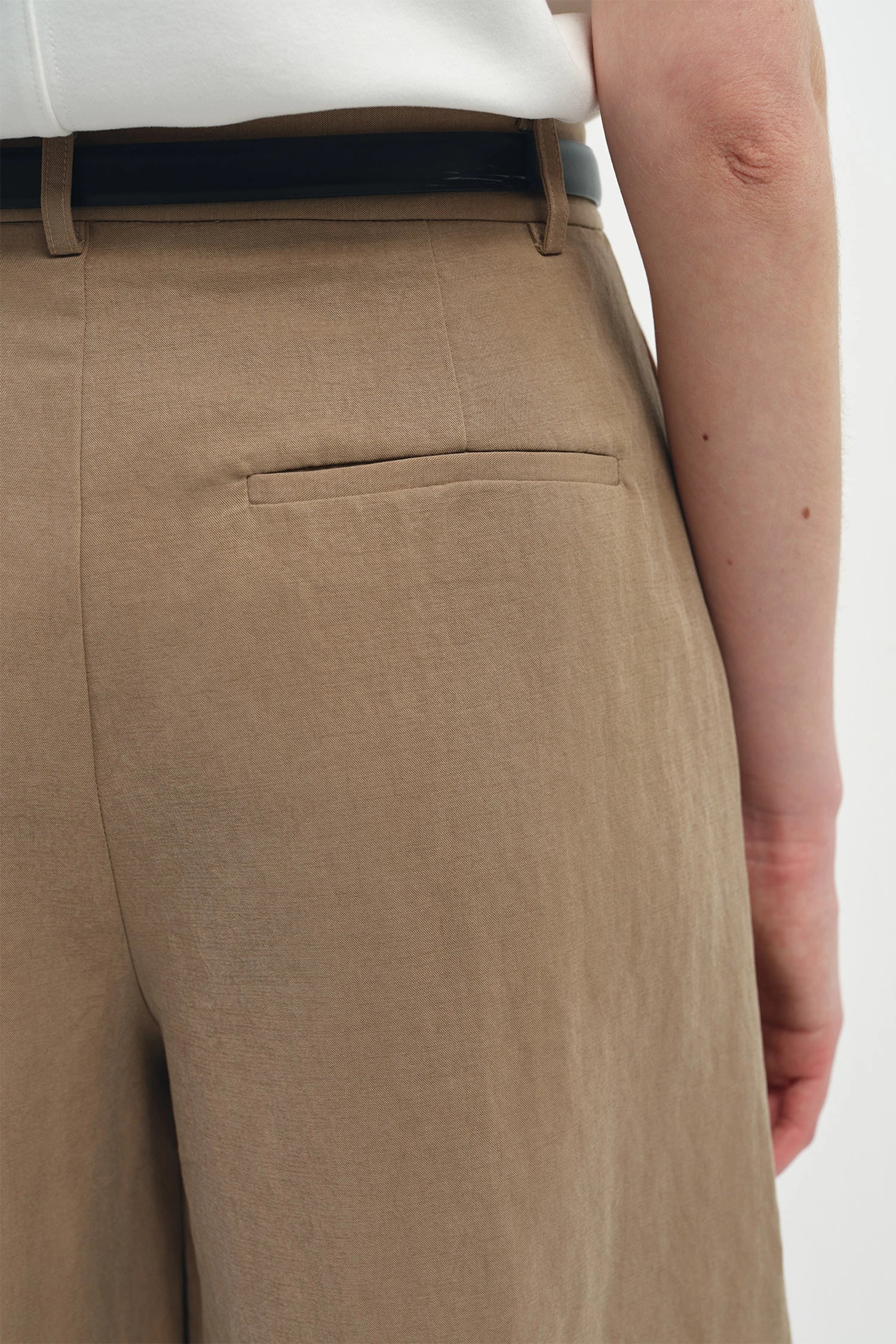 Yana Arrow Belt Loop Bermuda Khaki