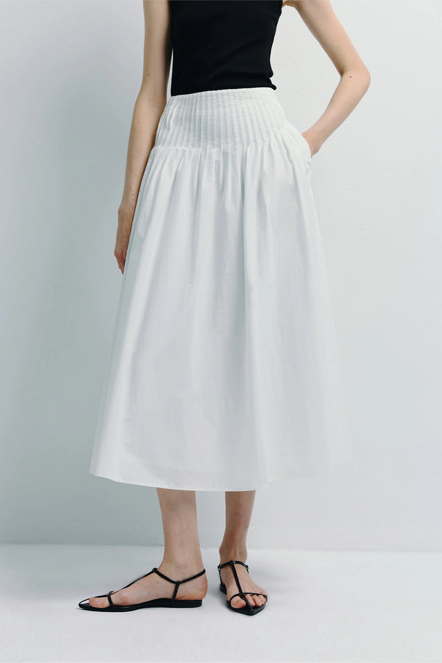 Rue Sophie Piquenique Pintuck Skirt - White cotton A-line skirt with pintuck detail and black sandals