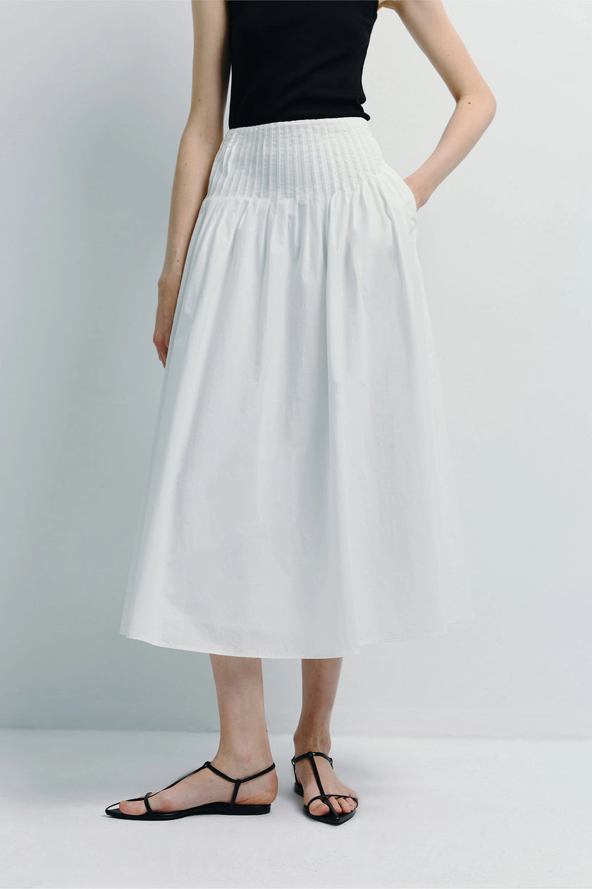 Rue Sophie Piquenique Pintuck Skirt - White cotton A-line skirt with pintuck detail and black sandals