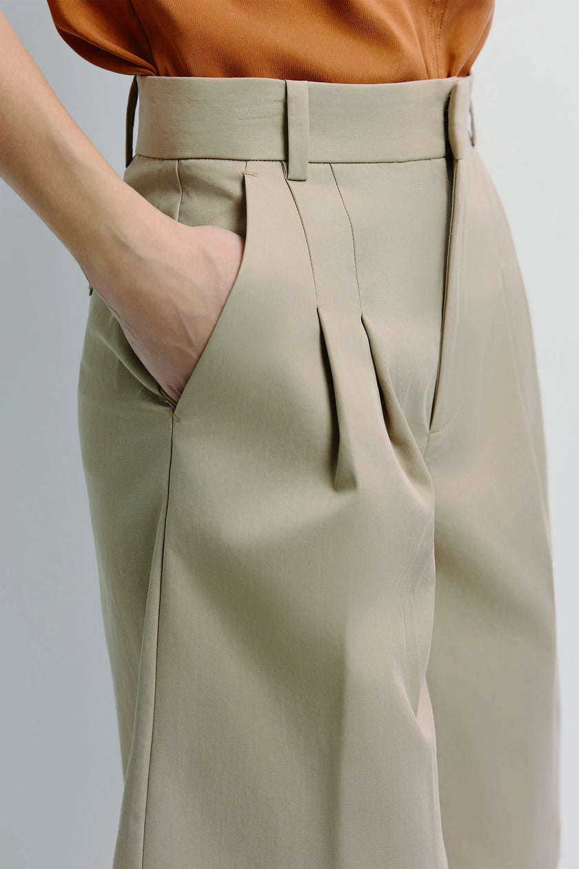 Beige double-pleated Bermuda shorts in technical cotton-nylon blend, tailored fit