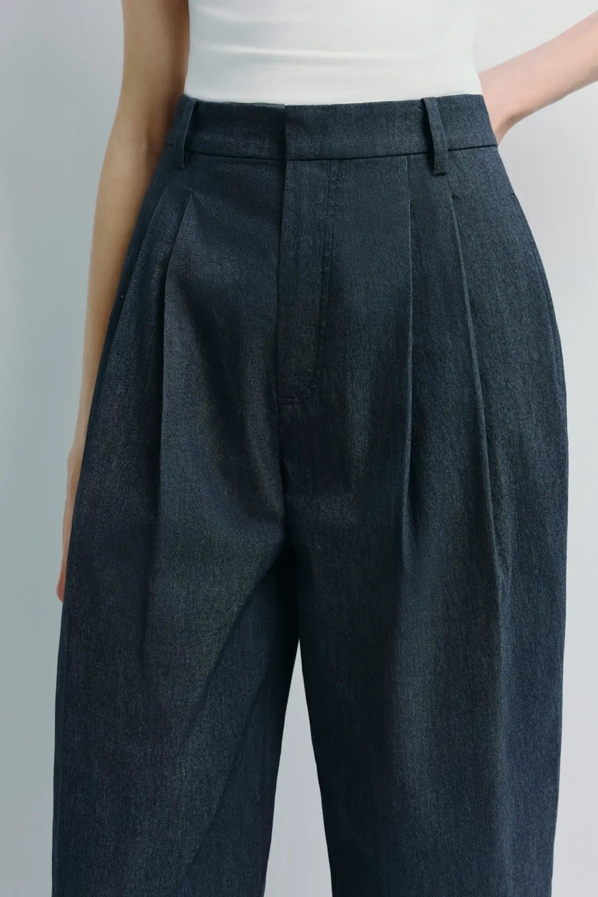 Campagne Pleated Tapered Pant in dark denim, high-waisted with front pleats and tapered leg.