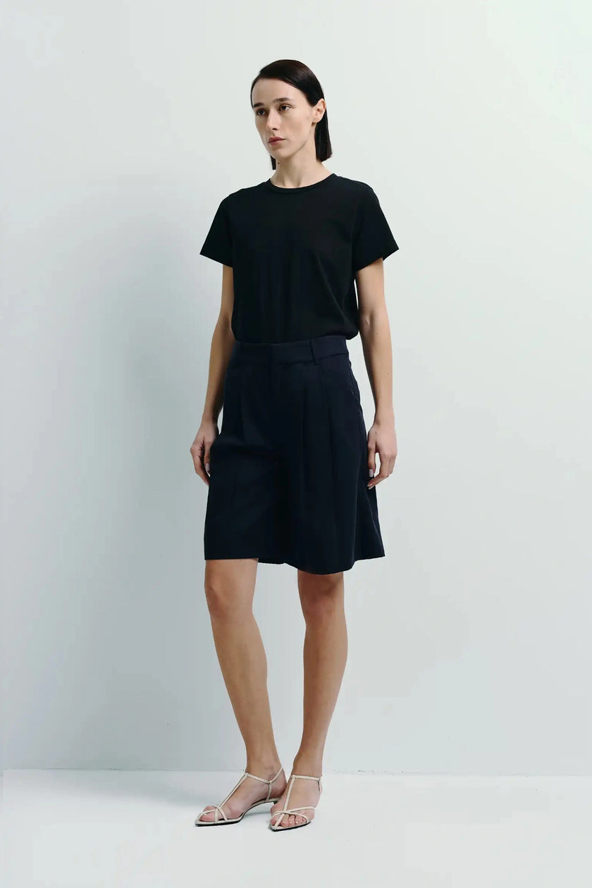 Navy high-rise École Bermuda shorts with black tee, featuring tailored lines, for refined warm-weather wear.