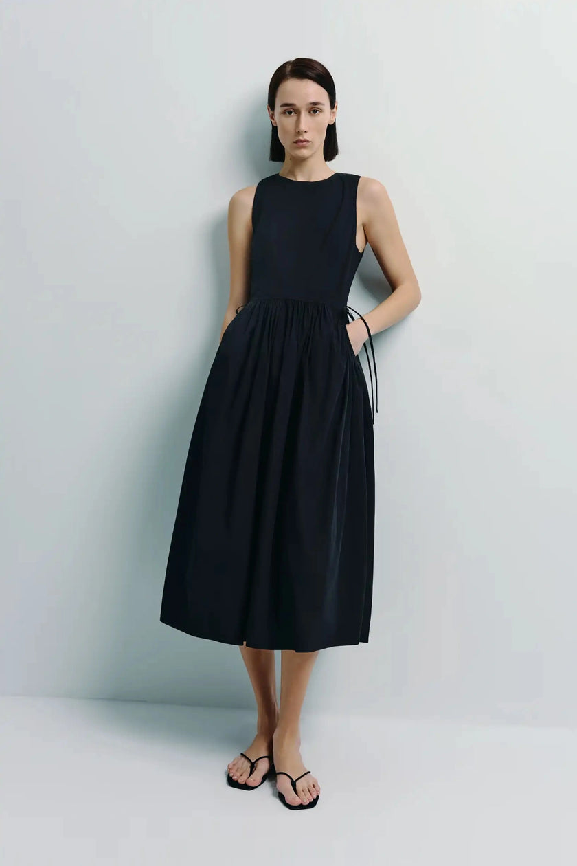 Tours Gathered Pocket Dress in black cotton-nylon blend. Sleeveless dress with patch pockets.