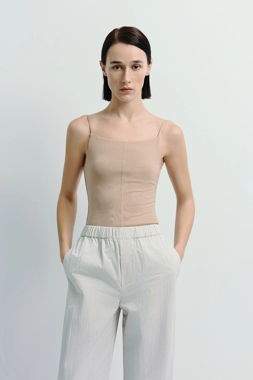 Aride Cami Bodysuit in soft viscose blend. Minimal and versatile bodysuit with spaghetti straps, paired with light trousers.