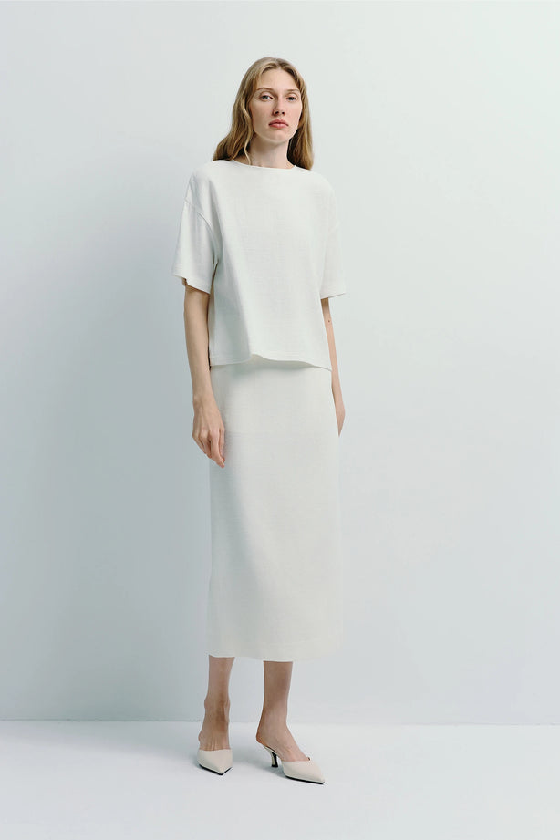 Off-white linen blend Boîte Boxy Top and skirt set, modern and minimalist design