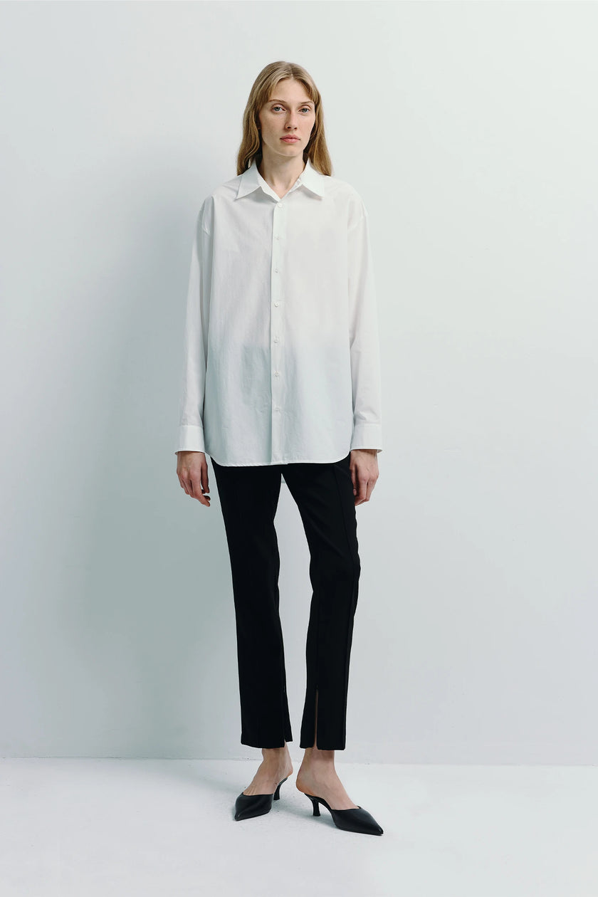 Quotidien Button Down Shirt - White cotton shirt with black tailored pants and heels