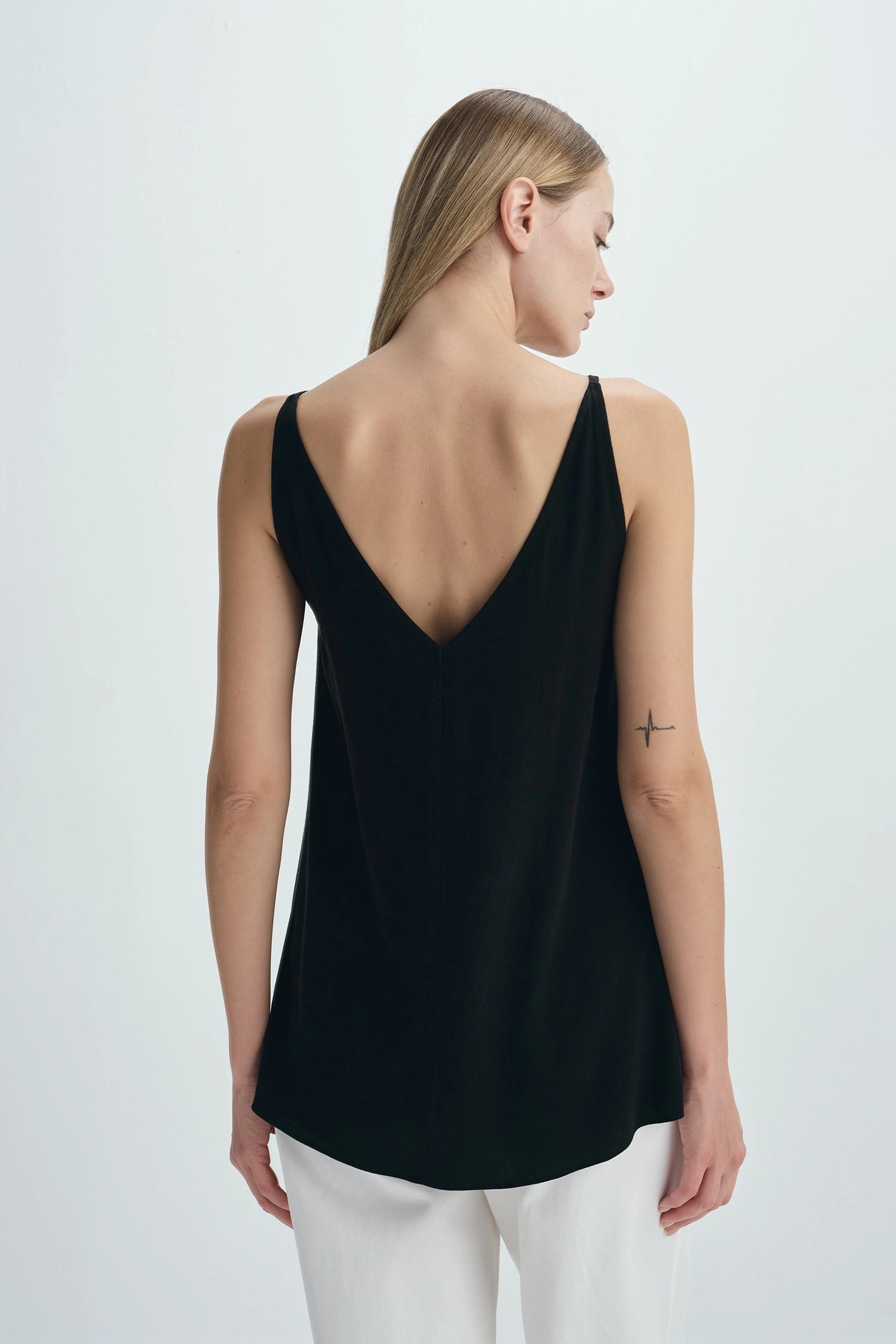 Isla V-neck Cami Top-Black