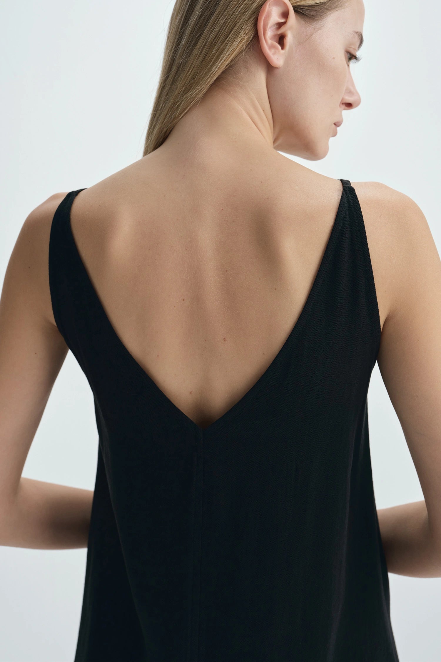 Isla V-neck Cami Top-Black