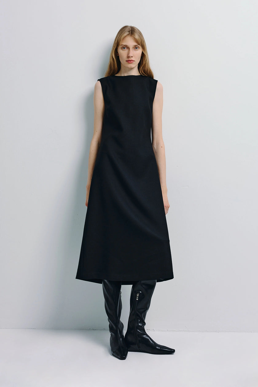 Roze A-line midi dress in black, featuring a boatneck and A-line silhouette