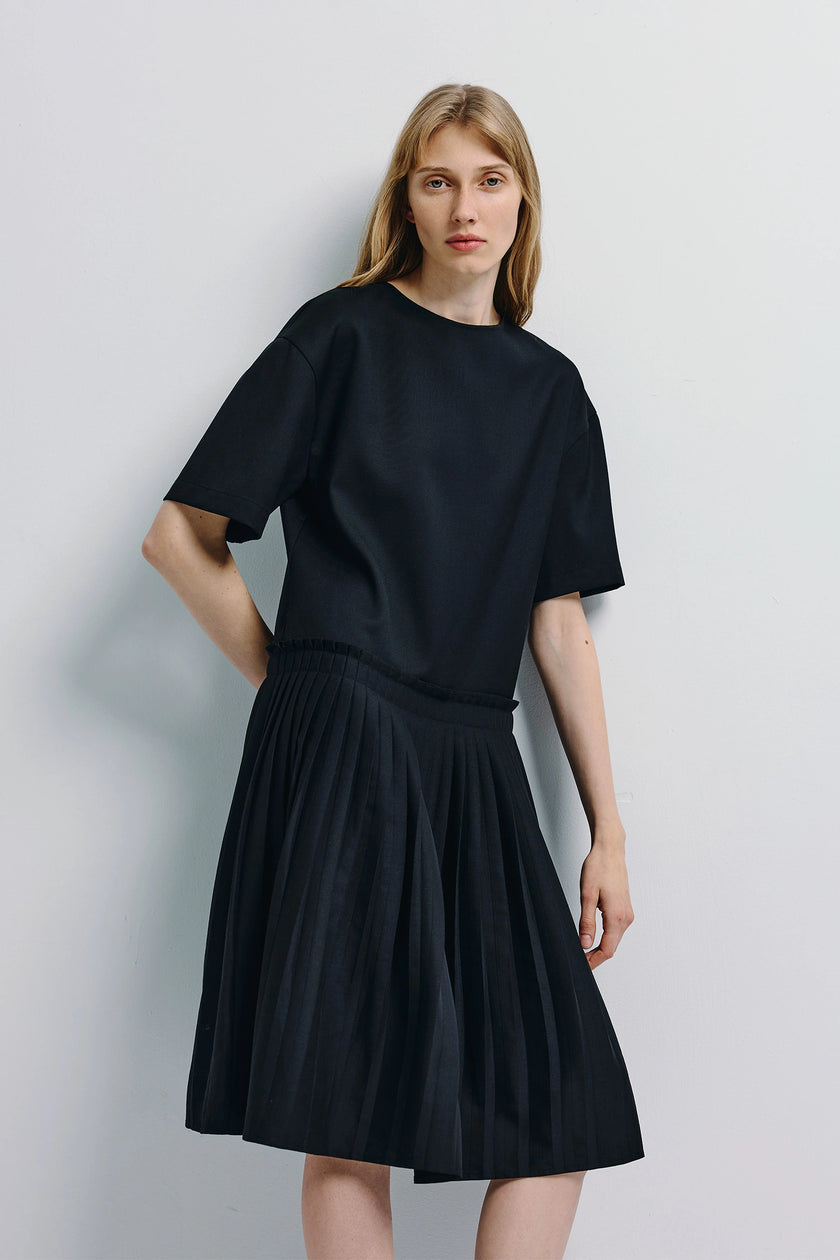 Lohan Pleated Skirt Dress in black, wool-blend with pleated skirt and shift silhouette