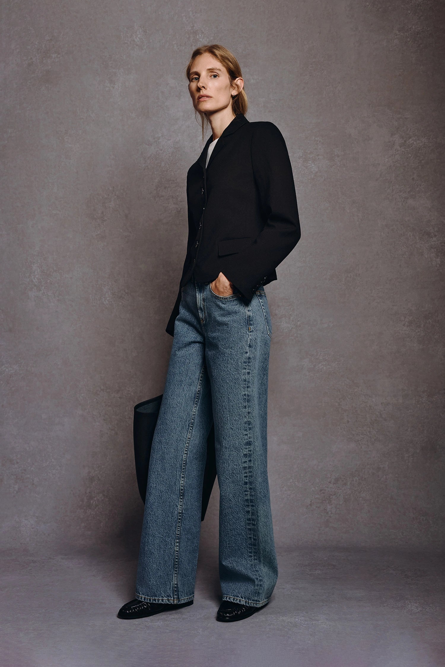 Lenn Fitted Short Blazer Black