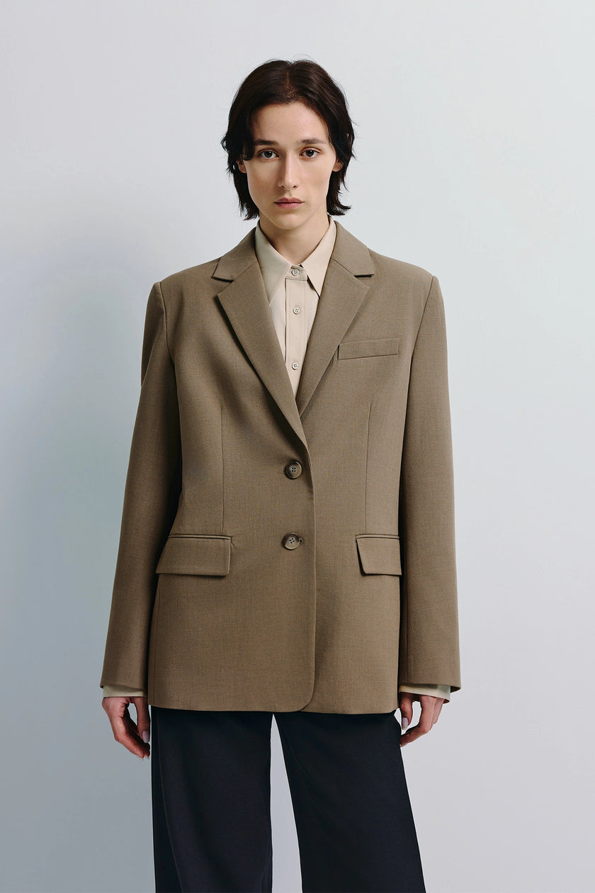 Walker Oversized Blazer in brown, featuring a relaxed fit and tailored structure.