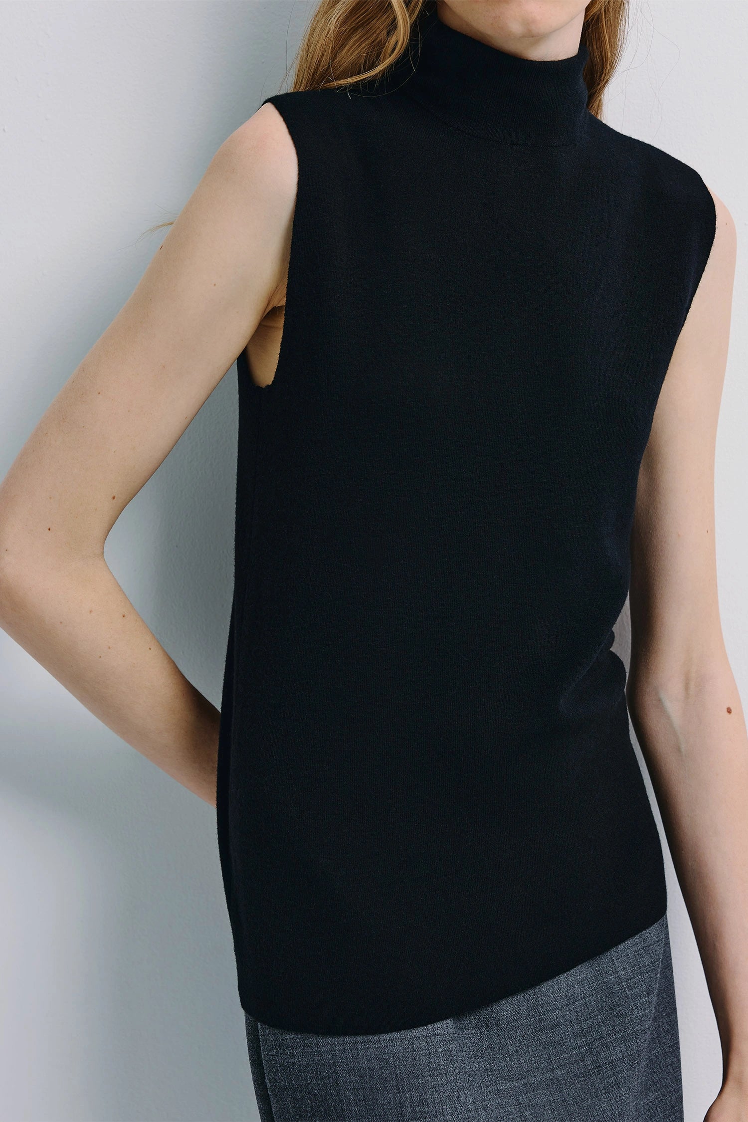 Lilou Sleeveless Turtleneck Top Black
